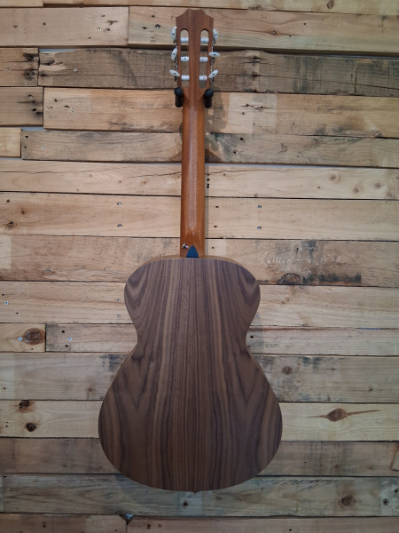 Preview: Taylor Academy 12e-N, Fichte massiv / Walnuss, Pickup, Armrest, gebraucht